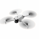 DJI Lito 1 Ersatzdrohne im Flug mit drehenden Propellern