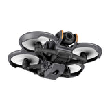 DJI Avata 2 mit montiertem STARTRC Abwurfsystem schräg von unten
