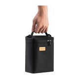 STARTRC Akku-Heiztasche am Tragegriff in der Hand
