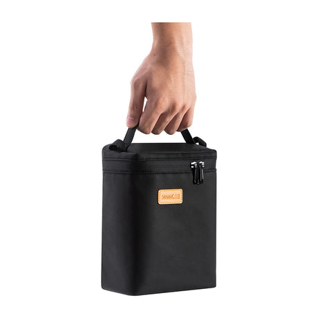 STARTRC Akku-Heiztasche am Tragegriff in der Hand
