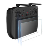 Zwei STARTRC Schutzgläser vor dem Display der DJI RC Pro