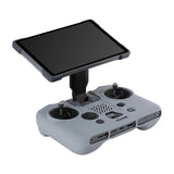 DJI RC Pro 2 mit STARTRC Silikonhülle und aufgeklapptem Display