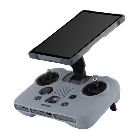 DJI RC Pro 2 mit STARTRC Silikonhülle schräg von der Seite