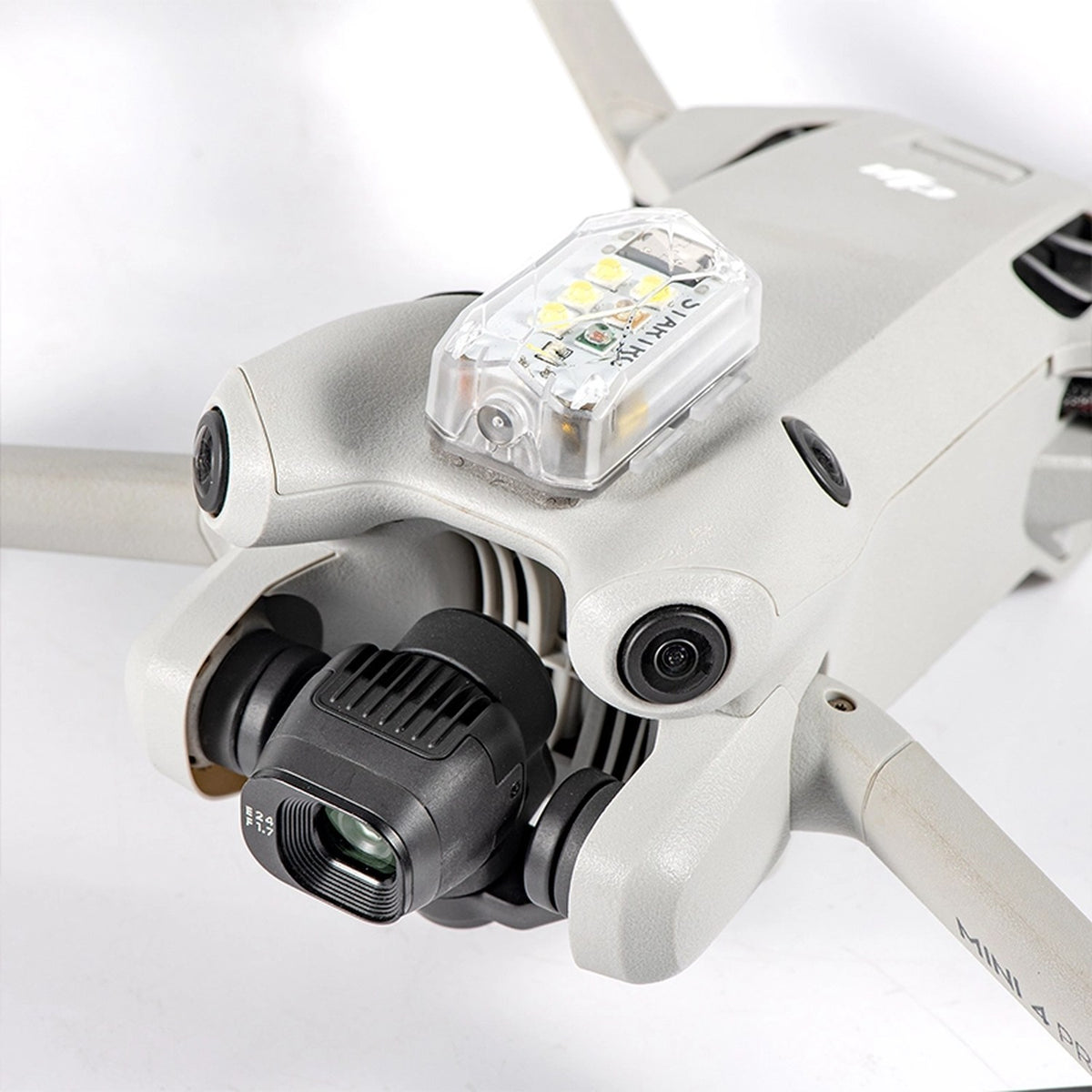 STARTRC Strobe-Blinklicht oben auf einer DJI Mini befestigt